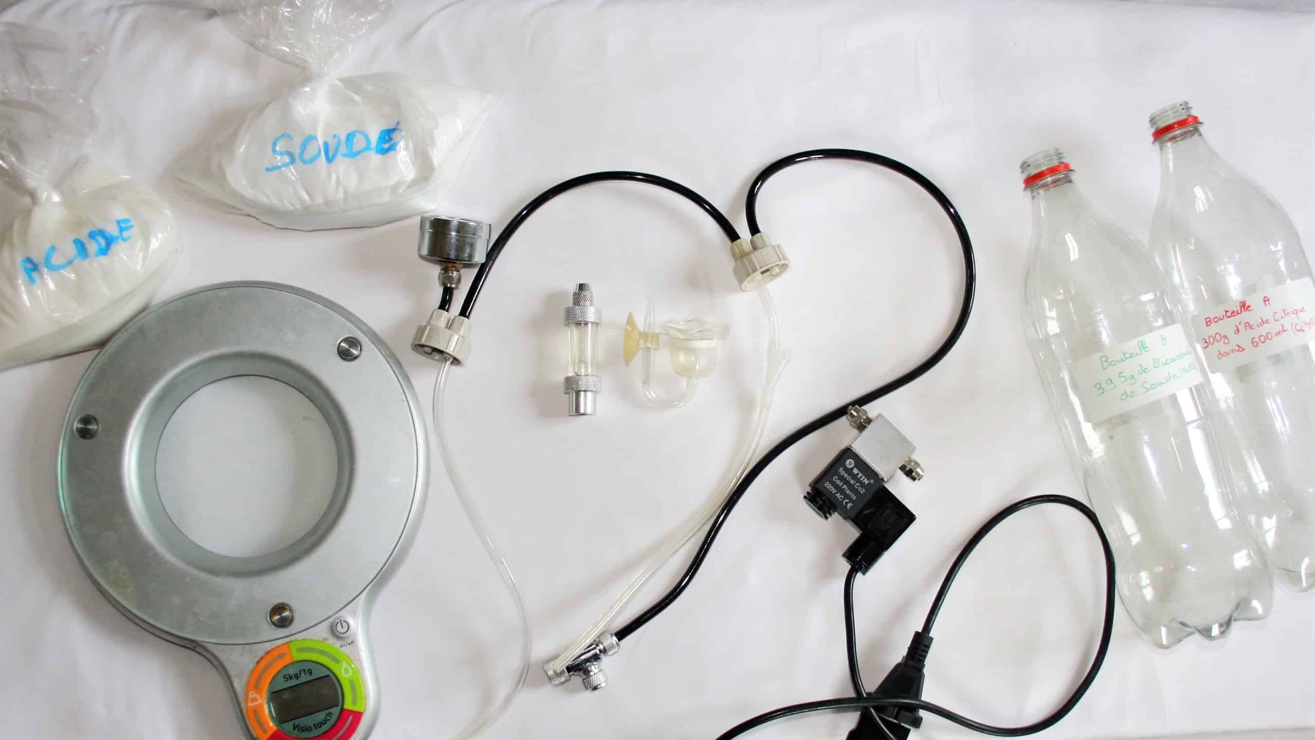 Matériel et consommables pour le système CO2 artisanal Acide Citrique et Bicarbonate de soude